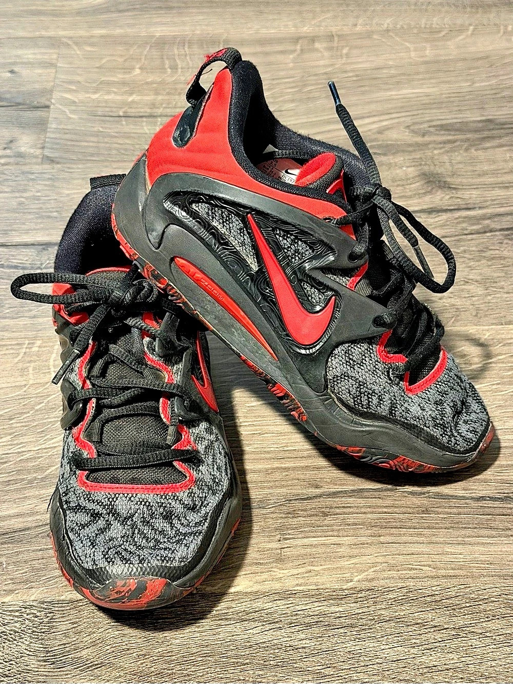 Boys 3.5 Youth Nike Sneakers KD 15 Bred Red Black Basketball Athletic Shoes